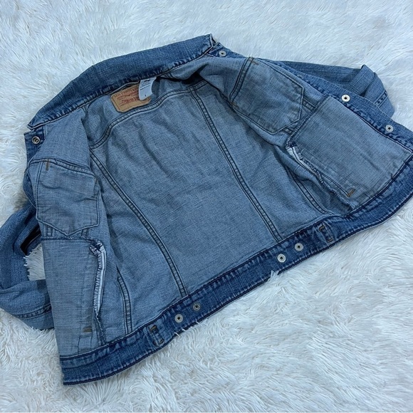 Levi's Denim Trucker Jacket VINTAGE Woman’s size small - Picture 5 of 9